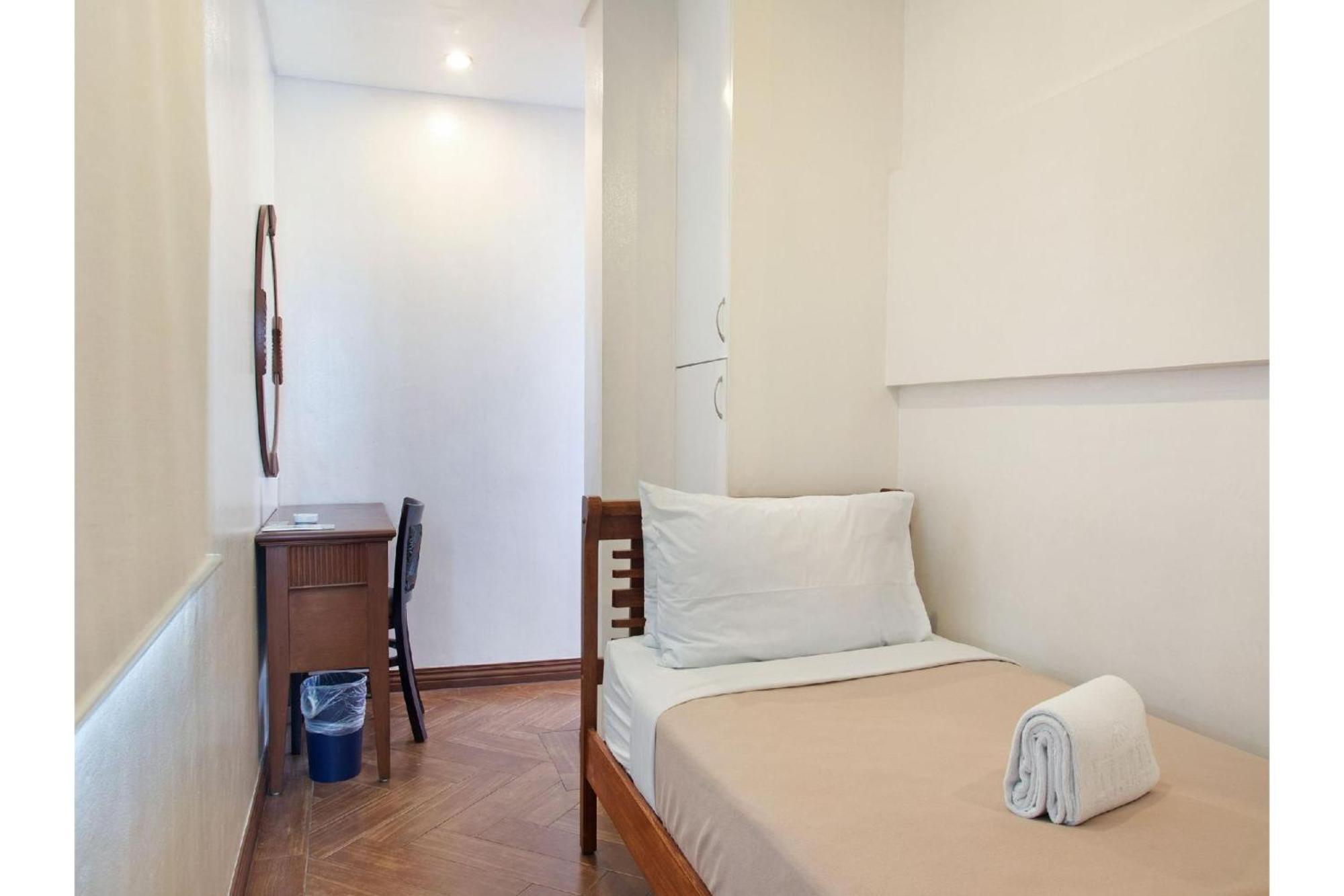 Townhouse Oak Metro Manila Near Osmena Highway Pnr Pasay Formerly Avitel Hotel San Pedro Makati Exterior foto
