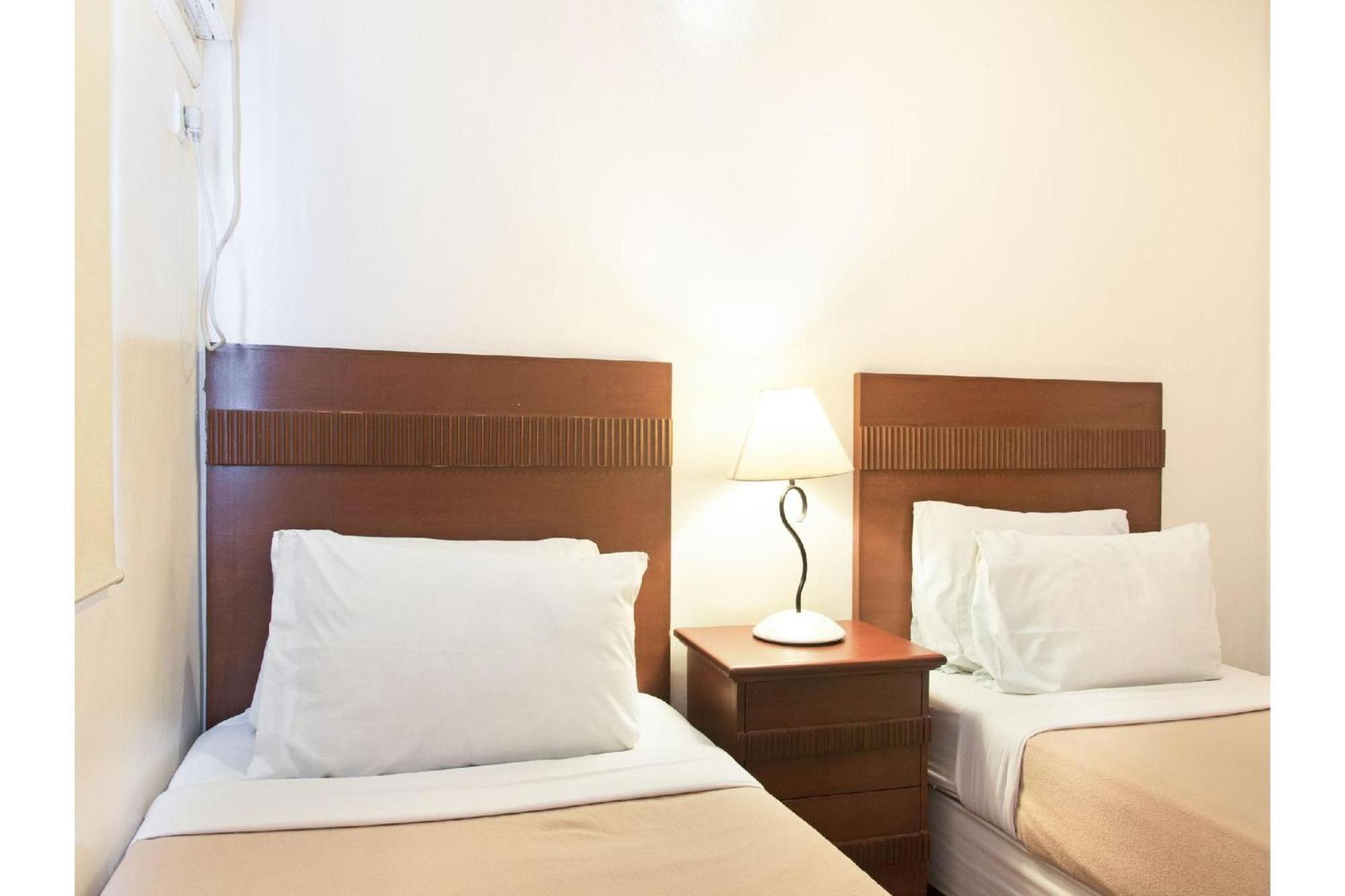 Townhouse Oak Avitel Hotel Near Osmena Highway, Pnr Pasay Station, Metro Manila San Pedro Makati Exterior foto